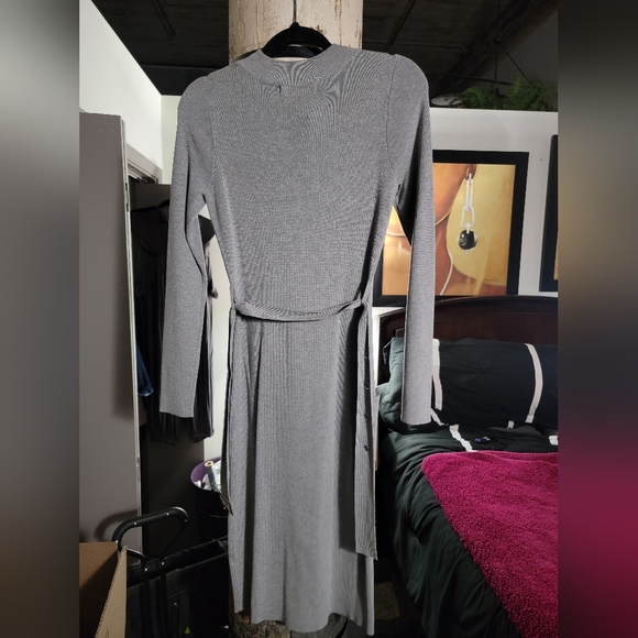 Kosmios Gray Midi LG Knit Dress Fitted w/two pockets n belt zipper in the front - Picture 2 of 4